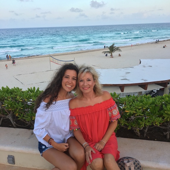 Meet your Posher, Holli - Picture 1 of 1